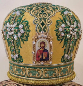 №1581 Митра зелёная золотая tr нить